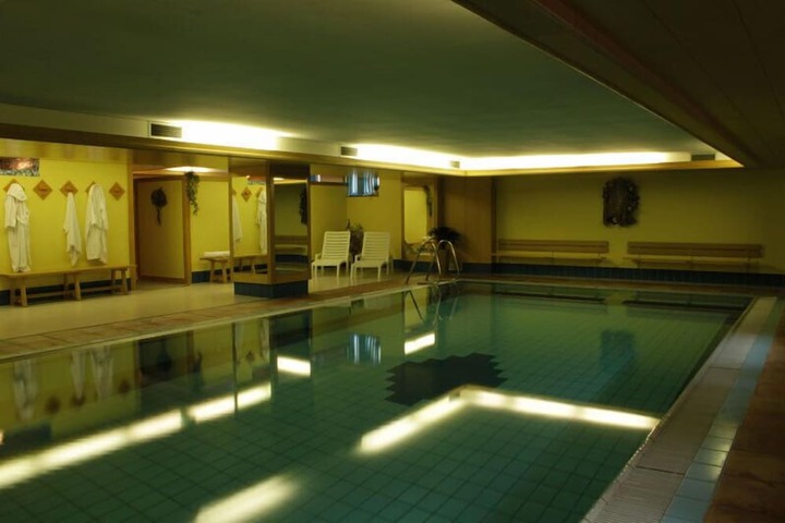 Pool 25 of 45
