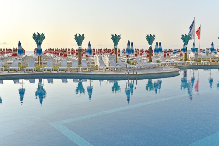 Pool 17 of 42