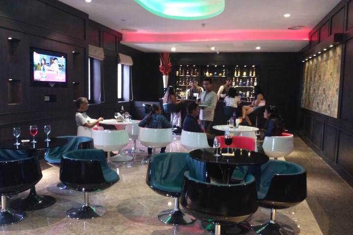 Lounge 60 of 83