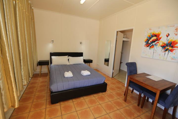 Room 5 of 32