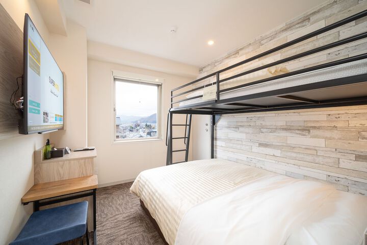 Room 12 of 65