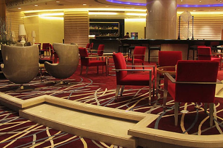 Lounge 64 of 85