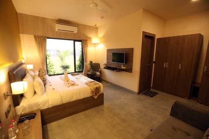 Room 8 of 19