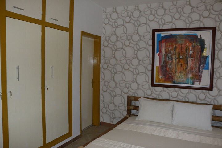 Room 16 of 40