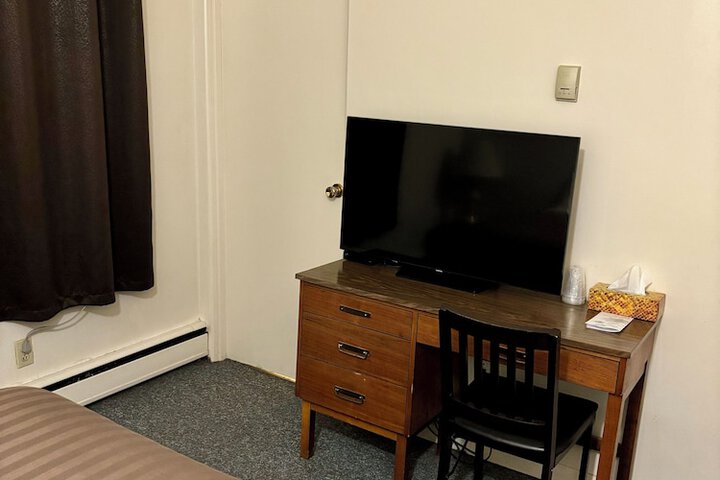 Room 4 of 24