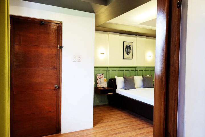 Room 9 of 15