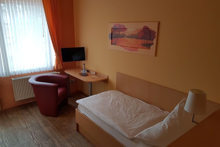Room 11 of 23