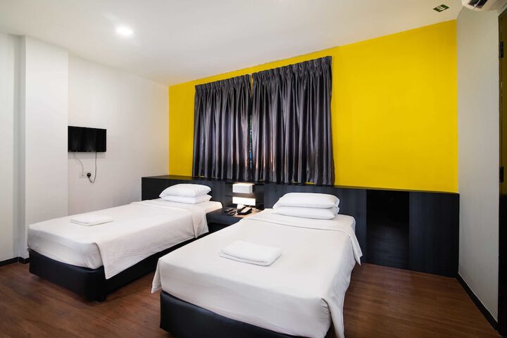 Room 2 of 37