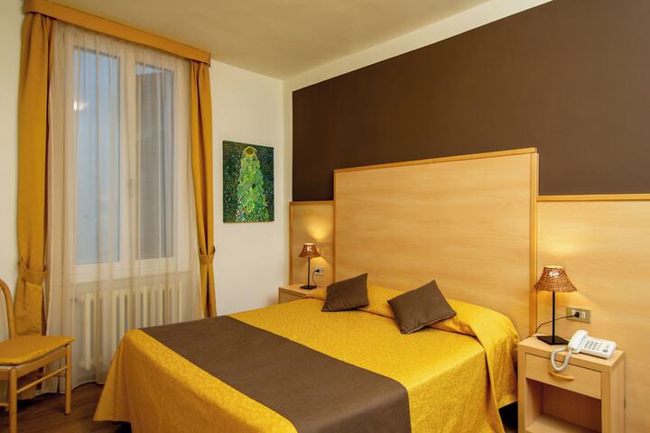 Room 8 of 92