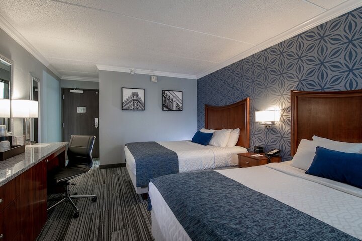 2 Queen Beds Refrigerator WiFi Full Breakfast (8 of 16)