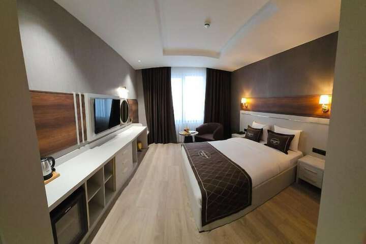 Room 7 of 76