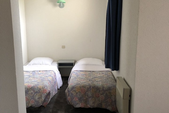 Room 9 of 15