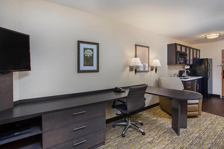 1 Queen Studio Suite (4 of 14)