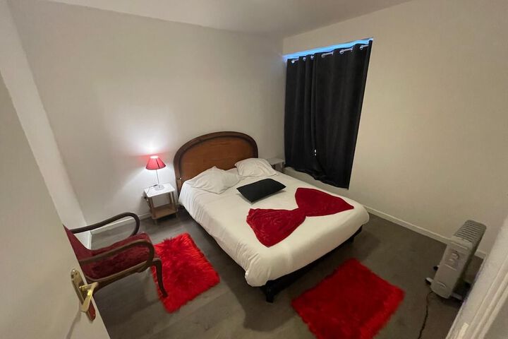 Room 6 of 17