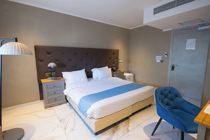 Room 15 of 117