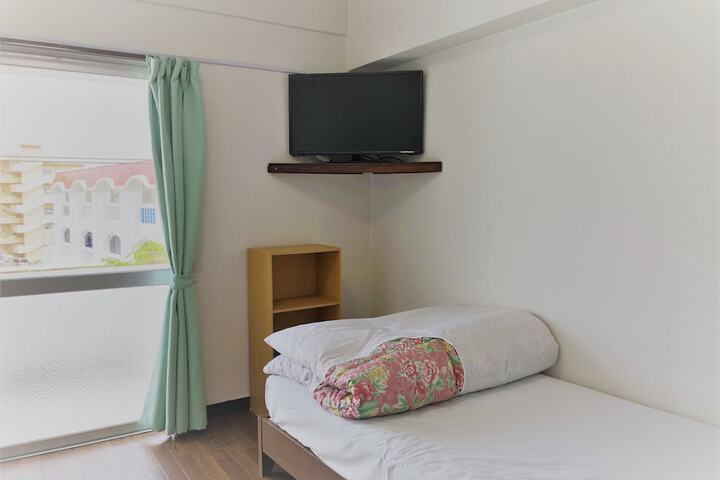 Room 17 of 80