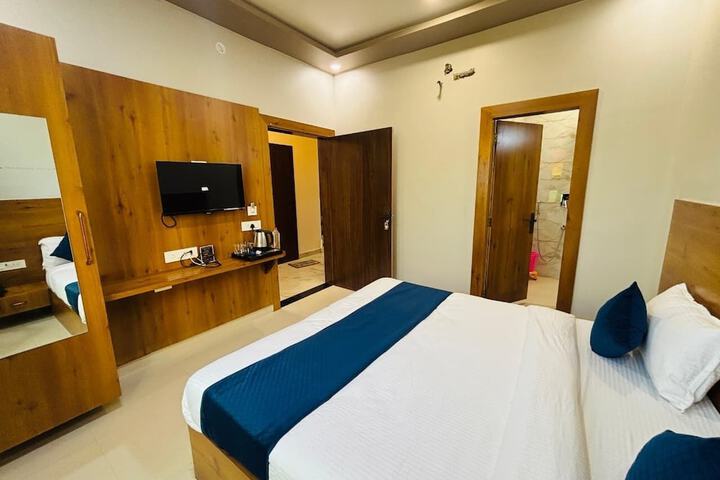 Room 3 of 24