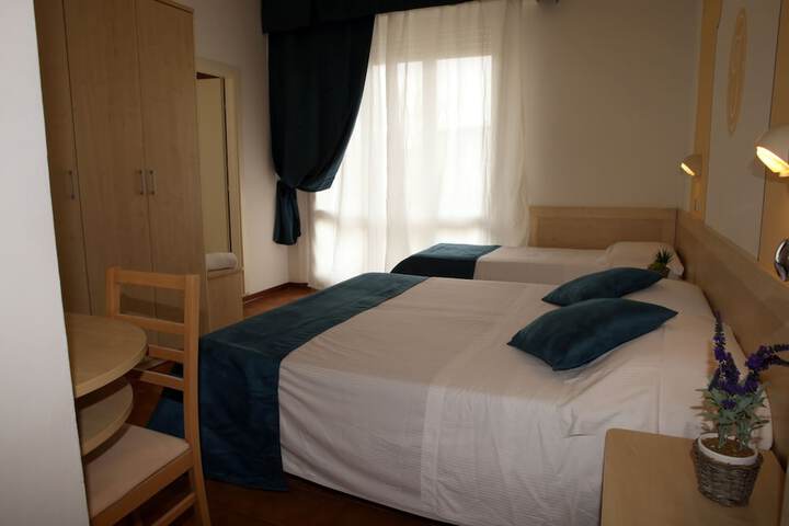 Room 10 of 35