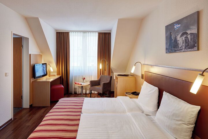 Room 4 of 22
