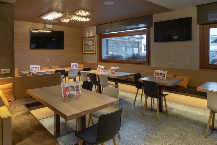Lounge 190 of 211