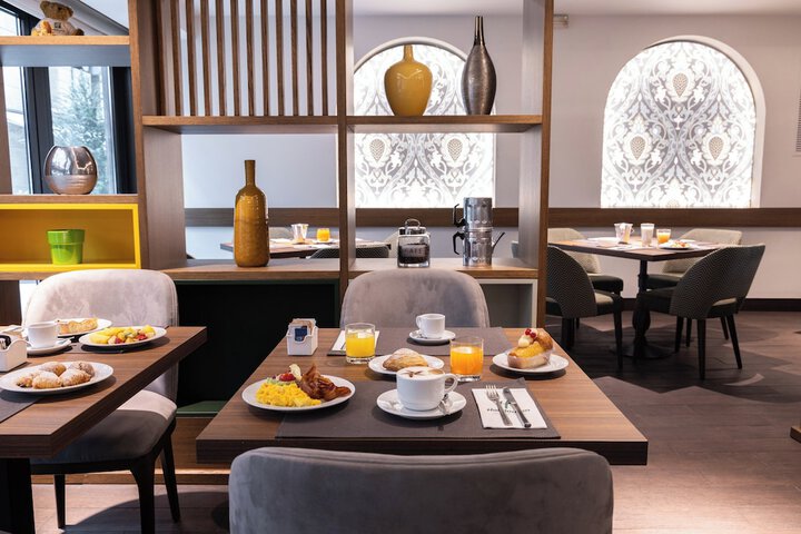 Breakfast/Coffee Service 75 of 101