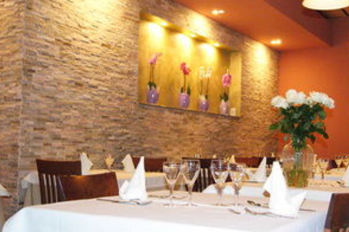 Dining 42 of 44