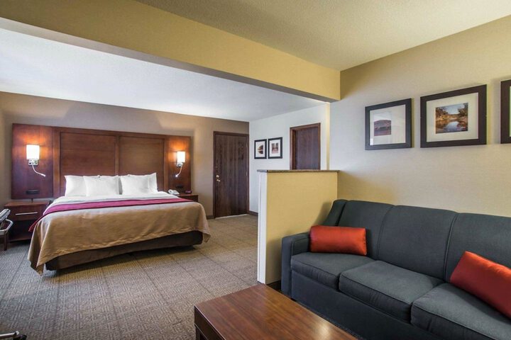 1 King Bed (1 of 10)