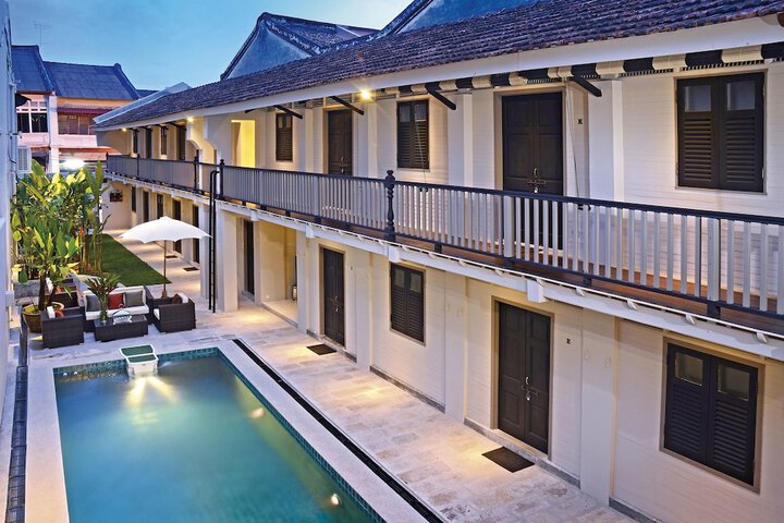 Hotel with Pool