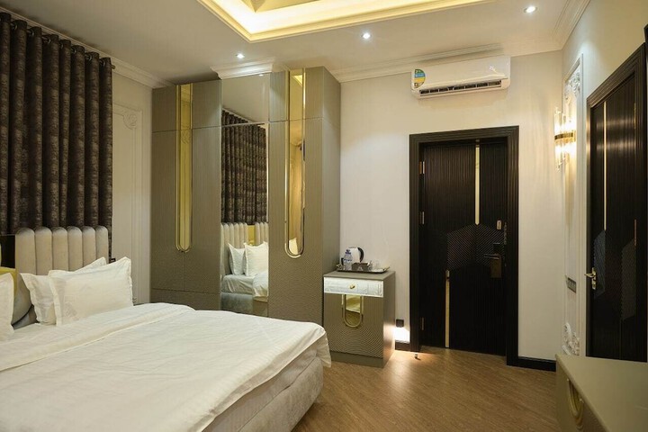 Room 14 of 78