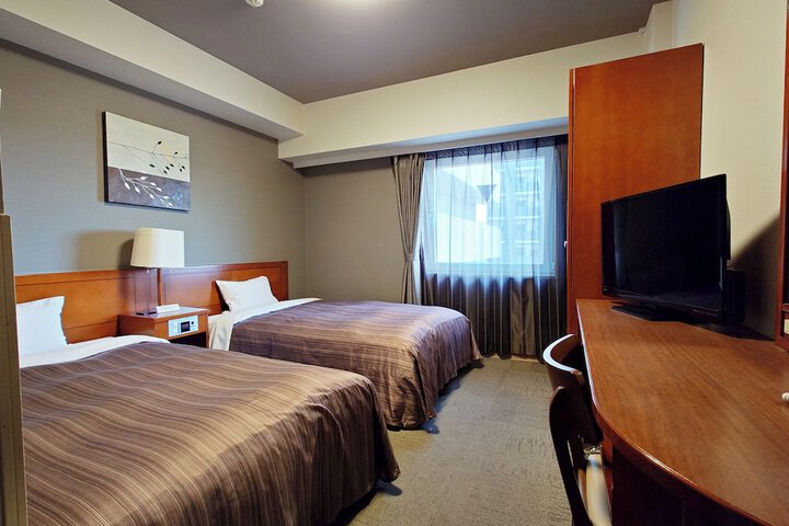 Room 10 of 30