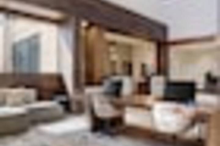 Lobby lounge