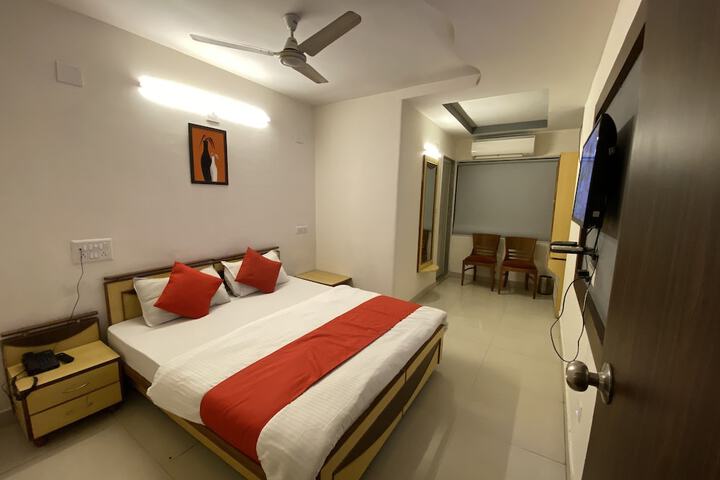 Room 13 of 52