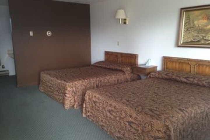 Room 8 of 9