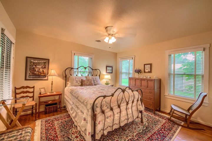 Room 5 of 14
