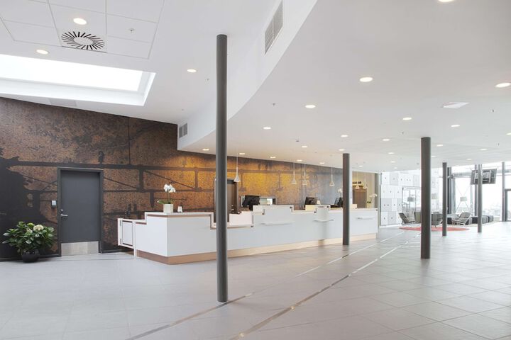 Entrance & Lobby