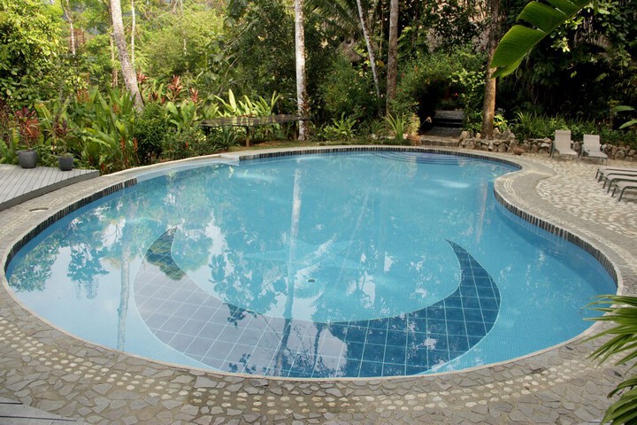 Pools & Facilities
