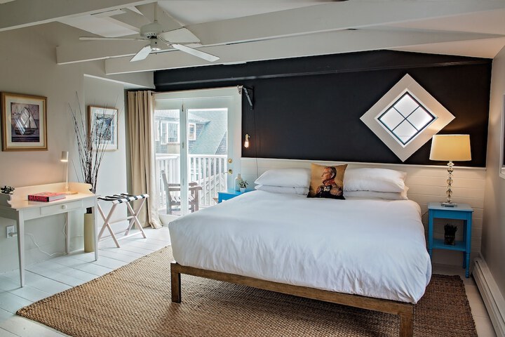 Standard | King Bed (12 of 21)