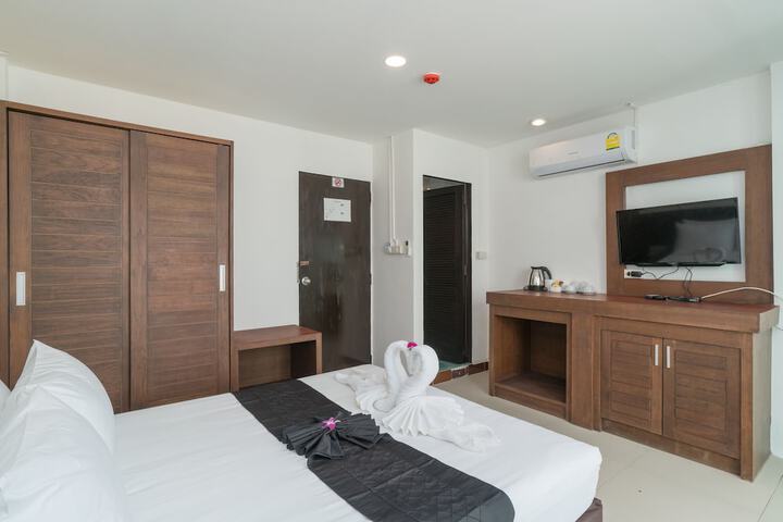 Room 52 of 102