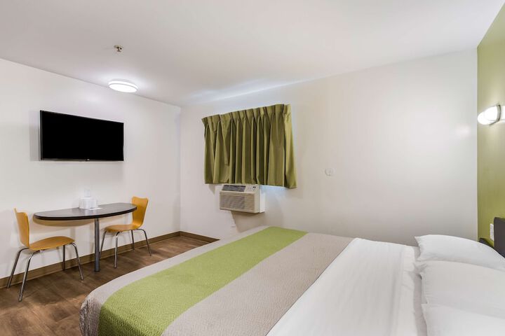 Room 9 of 38