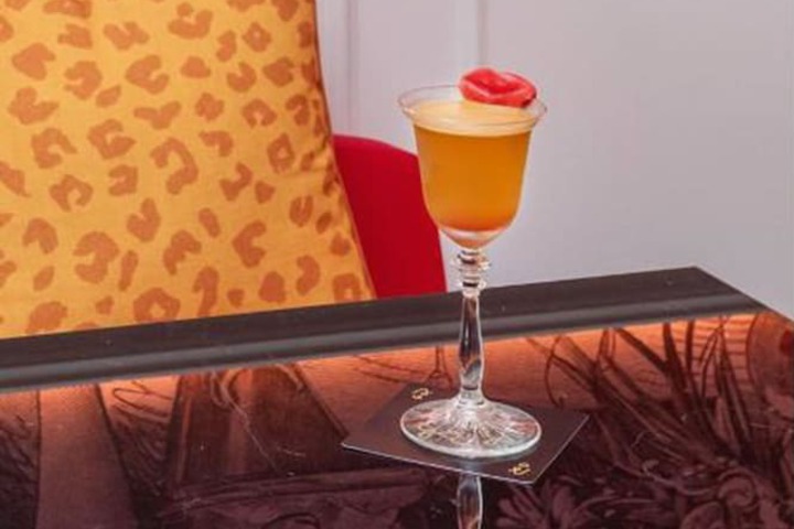 Lounge 122 of 141