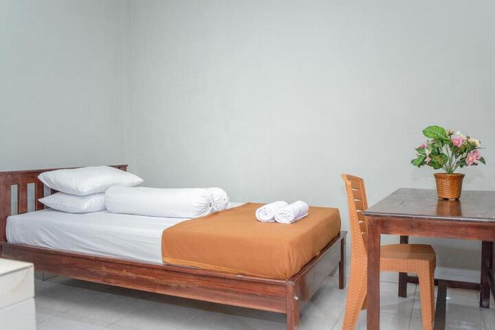 Exterior of Amor Homestay near Eltari International Airport Mitra RedDoorz