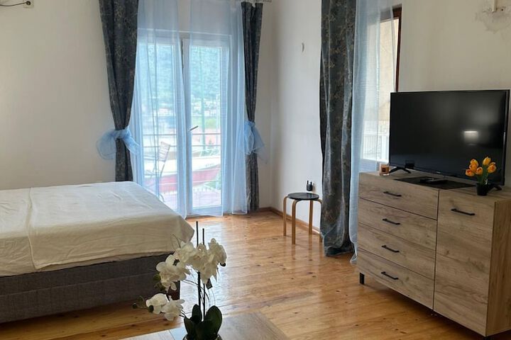 Room 12 of 44
