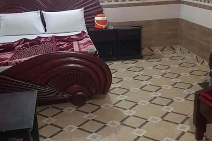 Room 27 of 33