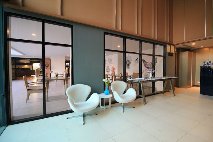 Entrance & Lobby