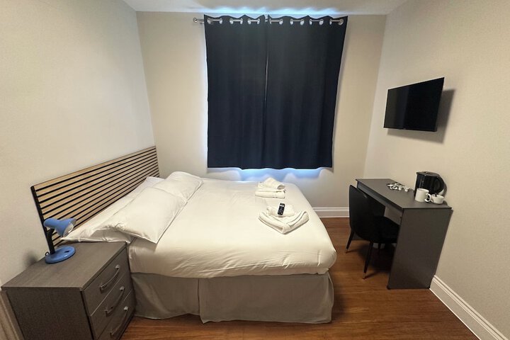Room 16 of 38