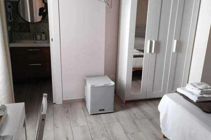 Room 4 of 41