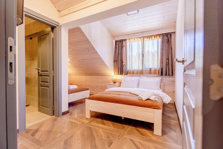 Room 3 of 33
