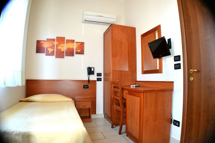 Room 11 of 31