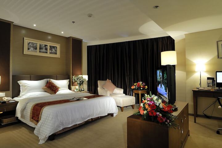 Room 10 of 20