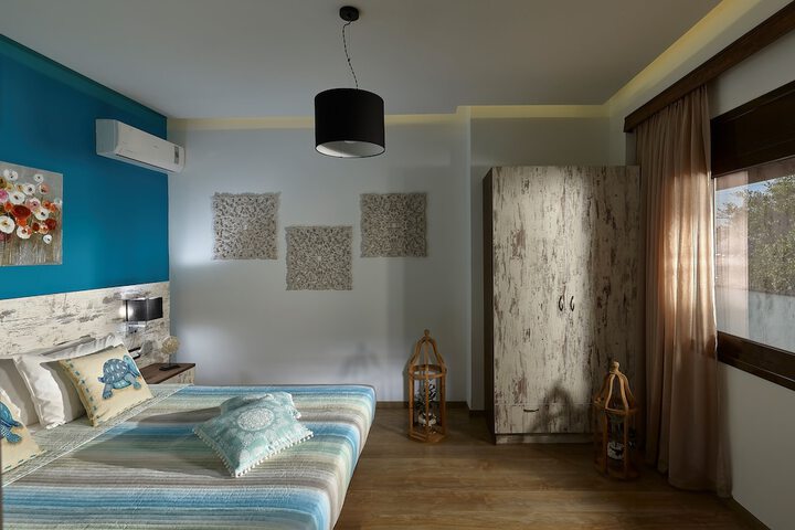 Room 3 of 52
